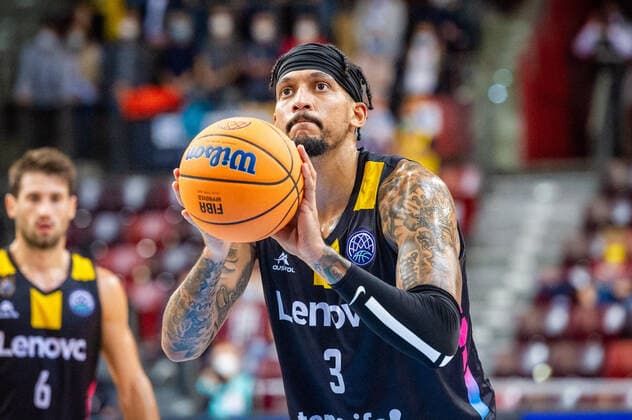 Julian Gamble Lenovo Tenerife 3 during the BCL game MHP Riesen Ludwigsburg Lenovo Tenerife on 27 10 2021 in Ludwigsburg MHPArena Germany Ludwigsburg 27 10 21 Basketball , 27 10 2021, Ludwigsburg Germany xpxsdx