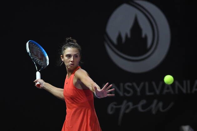 2021 Transylvania Open Jaquelin Cristian receiving the ball during her game against Ajla Tomljanovic on the fifth day WTA, Tennis Damen 250 Transylvania Open Tour held in BT Arena, Cluj-Napoca 27 October 2021 Cluj-Napoca Romania  Copyright: xFlaviuxBuboix buboi-notitle211027_npYQo