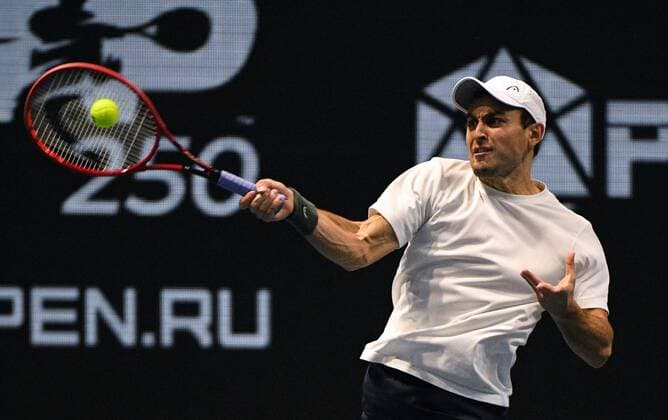 6683397 28.10.2021 Russia s Aslan Karatsev returns the ball during the men s singles 2nd round tennis match against Australia s John Millman at the St. Petersburg Open international tournament at Sibur Arena, in St. Petersburg, Japan. Alexander Galperin Sputnik Russia Tennis St Petersburg Open  3b26dfb87cf3a480