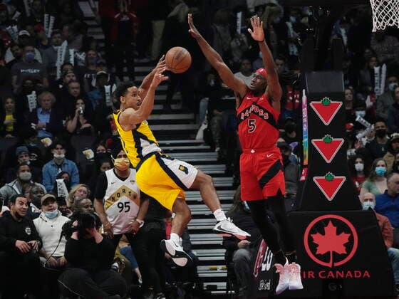 October 27, 2021, TORONTO, ON, CANADA: Indiana Pacers guard Malcolm Brogdon (7) passes as Toronto Raptors forward Precious Achiuwa (5) defends during first half NBA, Basketball Herren, USA basketball action in Toronto on Wednesday, October 27, 2021. Canada News - October 27, 2021  - ZUMAc35_ 20211027_zaf_c35_082 Copyright: xNathanxDenettex