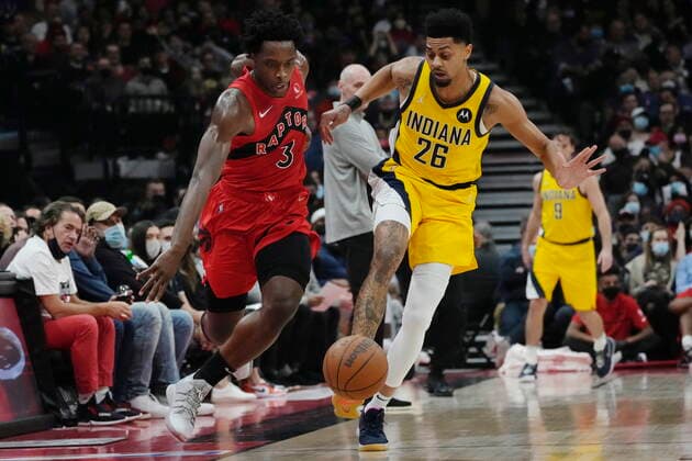 October 27, 2021, TORONTO, ON, CANADA: Toronto Raptors forward OG Anunoby (3) and Indiana Pacers guard Jeremy Lamb (26) race for the ball during first half NBA, Basketball Herren, USA basketball action in Toronto on Wednesday, October 27, 2021. Canada News - October 27, 2021  - ZUMAc35_ 20211027_zaf_c35_084 Copyright: xNathanxDenettex