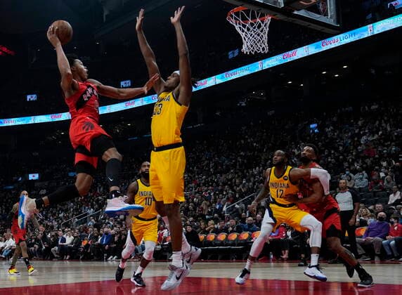October 27, 2021, TORONTO, ON, CANADA: Toronto Raptors forward Scottie Barnes (4) drives to the rim against Indiana Pacers centre Myles Turner (33) during first half NBA, Basketball Herren, USA basketball action in Toronto on Wednesday, October 27, 2021. Canada News - October 27, 2021  - ZUMAc35_ 20211027_zaf_c35_094 Copyright: xNathanxDenettex