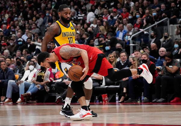 October 27, 2021, TORONTO, ON, CANADA: Toronto Raptors guard Fred VanVleet (23) tries to drive around Indiana Pacers guard Brad Wanamaker (10) during second half NBA, Basketball Herren, USA basketball action in Toronto on Wednesday, October 27, 2021. Canada News - October 27, 2021  - ZUMAc35_ 20211027_zaf_c35_134 Copyright: xNathanxDenettex