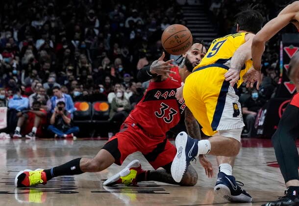 October 27, 2021, TORONTO, ON, CANADA: Toronto Raptors guard Gary Trent Jr. (33) battles for the loose ball against Indiana Pacers guard T.J. McConnell (9) during second half NBA, Basketball Herren, USA basketball action in Toronto on Wednesday, October 27, 2021. Canada News - October 27, 2021  - ZUMAc35_ 20211027_zaf_c35_139 Copyright: xNathanxDenettex