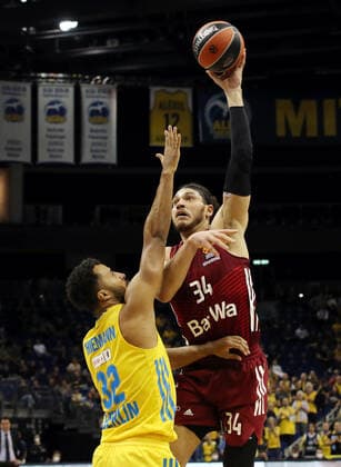 Johannes Thiemann, Gavin Schilling Action Game Scene Duel Sports Basketball EuroLeague Men Season 2021 2022 28 10 2021 ALBA Berlin vs FC Bayern Munich