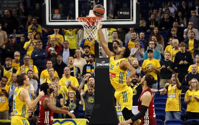 Johannes Thiemann single image cutout action sports basketball EuroLeague men season 2021 2022 28 10 2021 ALBA Berlin vs FC Bayern Munich