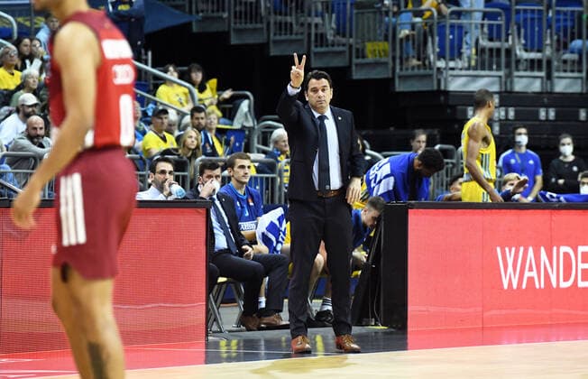 Basketball, Men, 2021 2022 season, Turkish Airlines EuroLeague Matchday 7 , Alba Berlin FC Bayern Munich, Coach Israel Gonzalez Alba Berlin , 28 10 2021, Copyright: xSebastianxRäppold MatthiasxKochx