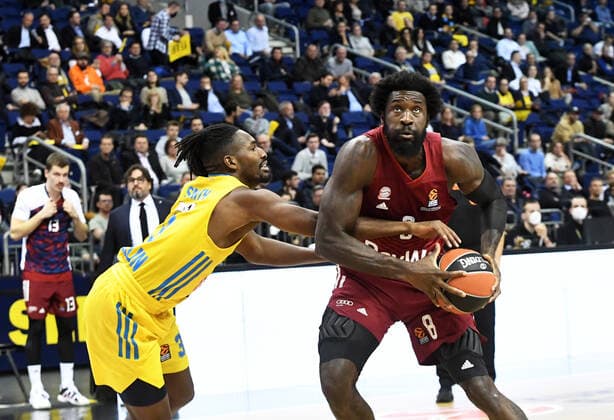 Basketball, Men, 2021 2022 season, Turkish Airlines EuroLeague matchday 7 , Alba Berlin FC Bayern Munich, v l Jaleen Smith Alba Berlin , Othello Hunter Bayern Munich , 28 10 2021, Copyright: xSebastianxRäppold MatthiasxKochx