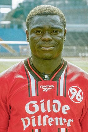 Gerald Asamoah Spieler bei Hannover 96 - hier am 23.07.1997 *** Gerald Asamoah player at Hannover 96 here on 23 07 1997