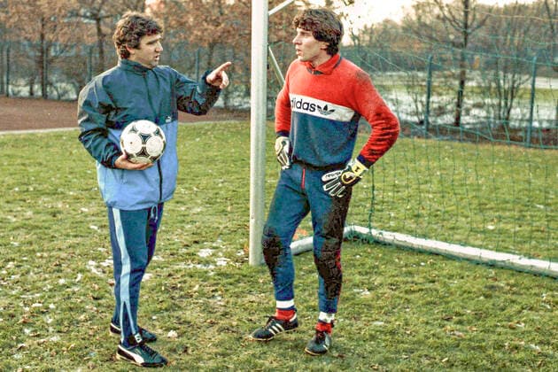 Aus Hannover 96 mit Trainer Joerg Berger und TW Juergen Rynio am 20.01.1986. *** From Hannover 96 with coach Joerg Berger and TW Juergen Rynio on 20 01 1986