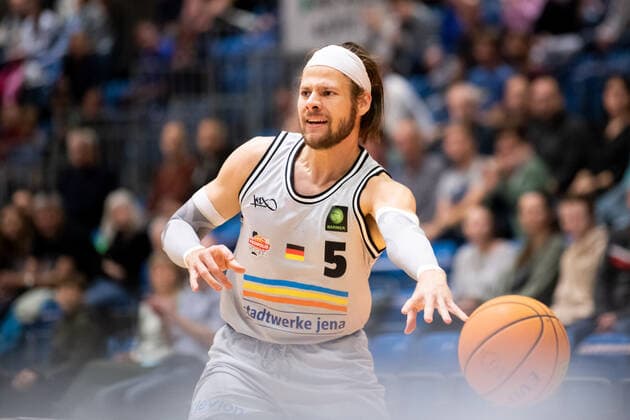 BARMER 2 Basketball Bundesliga ProA Season 2021 2022 Matchday 7 on 29 10 2021 Medipolis SC Jena vs Phoenix Hagen Nico Brauner Jena on the ball, portrait Sparkassen Arena