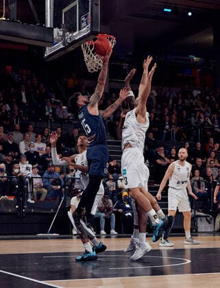 Jordan Geist 15 MLP Academics Heidelberg , attack, point, hit, basket Hamburg Towers vs MLP Academics Heidelberg, 1 Bundesliga, Basketball, easycredit BBL, Hamburg, edel optics de Arena, Spielzeit 2021 2022, 6 Spieltag, 29 10 2021 Foto EIBNER Stephanie Zerbe Hamburg Towers vs MLP Academics Heidelberg, 1 Bundesliga, Basketball, easycredit BBL, Spielzeit 2021 2022, 6 Spieltag, 29 10 2021 Brokdorf Copyright: xStephaniexZerbe xEibner-Pressefox EP_SZE