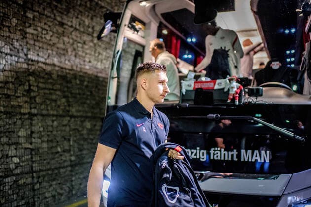 Leipzigs Willi Orban on bus arrival Football 1 Bundesliga, Matchday 9 RB Leipzig SpVgg Greuther Fuerth 4 1 23 October 2021 Leipzig, Red Bull Arena RB Leipzig SpVgg Greuther Fuerth 4 1