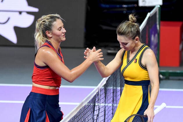 Semifinals day at WTA, Tennis Damen 250 Transylvania Open Tour with restrictions due to Covid 19. WTA competition taking place in BT Arena, Cluj-Napoca, Romania 30 October 2021 Portraits of Simona Halep and Marta Kostyuk at the end of their match at Transylvania Open Semifinals in BT Arena Cluj-Napoca 30 October 2021 Cluj-Napoca Cluj Romania Copyright: xAncaxTepeix
