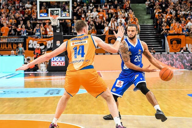 GER, BBL, ratiopharm Ulm vs Fraport Skyliners 30 10 2021, ratiopharm arena, New Ulm, GER, BBL, ratiopharm Ulm vs Fraport Skyliners, pictured Philipp Herkenhoff Ulm, 14 , Rasheed Moore Fraport, 20 nordphotoxGmbHx xHafner nph00200