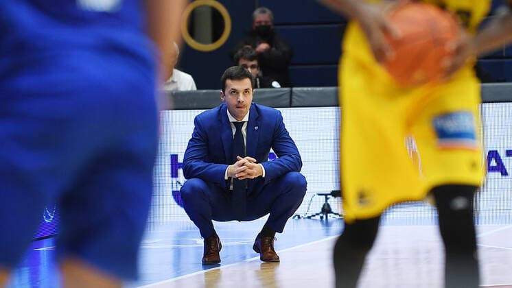 Basketball, 1 Bundesliga, season 2021 2022, 6 matchday, SYNTAINICS MBC Mitteldeutscher Basketball Club Weissenfels vs MHP Riesen Ludwigsburg 30 10 2021 Igor Jovovic Head Coach Trainer MBC Weissenfels watches the match Weißenfels vs Ludwigsburg 30 10 2021 Weißenfels Sachsen Anhalt Germany Stadthalle Weißenfels