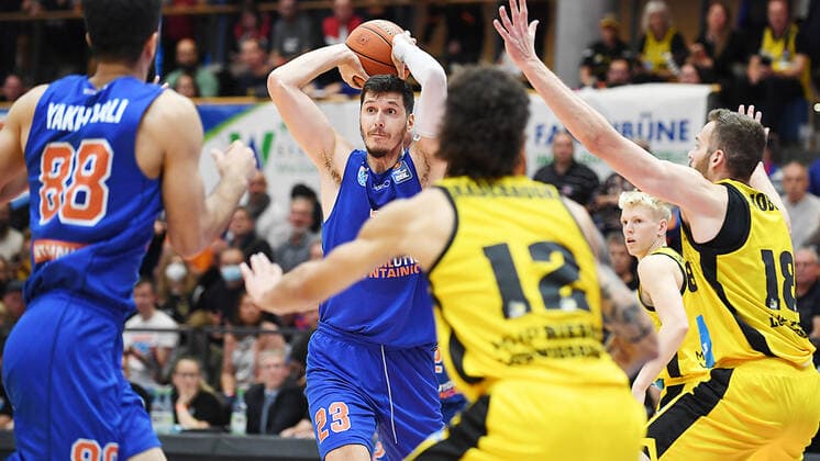 Basketball, 1 Bundesliga, Season 2021 2022, 6 Matchday, SYNTAINICS MBC Mitteldeutscher Basketball Club Weissenfels vs MHP Riesen Ludwigsburg 30 10 2021 Goran Huskic Center MBC Weissenfels, backnumber 23 on the ball against Jonah Radebaugh Guard Ludwigsburg, backnumber 12 and Jonas Wohlfarth Bottermann Center Ludwigsburg, backnumber 18 during the match Weißenfels vs Ludwigsburg 30 10 2021 Weißenfels Sachsen Anhalt Germany Stadthalle Weißenfels