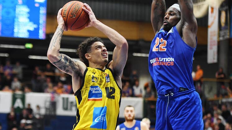 Basketball, 1 Bundesliga, Season 2021 2022, 6 Matchday, SYNTAINICS MBC Mitteldeutscher Basketball Club Weissenfels vs MHP Riesen Ludwigsburg 30 10 2021 Duel for the ball between Jonah Radebaugh Guard Ludwigsburg, back number 12 left and Chris Coffey Forward MBC Weissenfels, back number 22 right under the basket during the match Weißenfels vs Ludwigsburg 30 10 2021 Weißenfels Sachsen Anhalt Germany Stadthalle Weißenfels