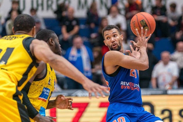 Tremmell Darden Ludwigsburg, 21 , Rawle Alkins Ludwigsburg, 20 , Jamel Morris MBC, 20 , GER, Basketball, Bundesliga, Maenner, 2021 2022, 6 Spieltag, Syntainics MBC MHP Riesen Ludwigsburg, 30 10 2021, GER, Basketball, Bundesliga, Maenner, 2021 2022, 6 Spieltag, Syntainics MBC MHP Riesen Ludwigsburg, 30 10 2021, Weissenfels. Copyright: xEibner-Pressefotox EP_EER