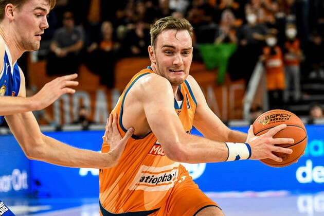 GER, BBL, ratiopharm Ulm vs Fraport Skyliners 30 10 2021, ratiopharm arena, New Ulm, GER, BBL, ratiopharm Ulm vs Fraport Skyliners, pictured energetic effort by Philipp Herkenhoff Ulm, 14. nordphotoxGmbHx xHafner nph00200