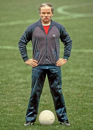 Gerd Bohnsack -ehem. 2. Liga Trainer im Norden - hier in der Saison 1983 84 bei Hannover 96 am 12.07.1983. *** Gerd Bohnsack former 2 league coach in the north here in the season 1983 84 with Hannover 96 on 12 07 1983