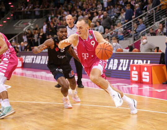 Karsten Tadda Telekom Baskets Bonn vs Frantz Massenat NINERS Chemnitz easyCredit BBL 1 Bundesliga , 2021 2022 season , Main Round Matchday 6