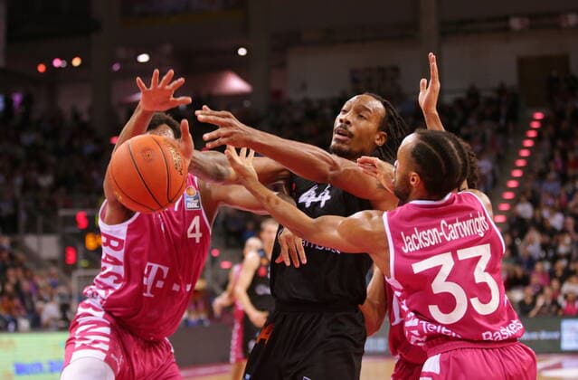 Justin Gorham, Parker Jackson Cartwright Telekom Baskets Bonn vs Darion Atkins NINERS Chemnitz easyCredit BBL 1 Bundesliga , 2021 2022 season , Hauptrunde 6 Spieltag