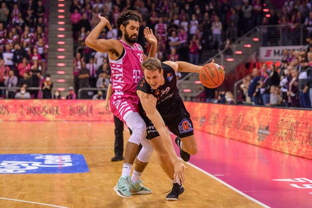 easyCredit BBL, Telekom Baskets Bonn vs NINERS Chemitz, 30 10 2021 Mindaugas Susinskas NINERS Chemnitz, 29 , Jeremy Morgan Telekom Baskets Bonn, 20 , easyCredit BBL, Telekom Baskets Bonn vs NINERS Chemitz on 30 10 2021 at Telekom Dome Bonn, Bonn Nordrhein Westfalen Copyright: xBEAUTIFULxSPORTS Mueller-Laschetx