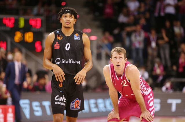 Skyler Bowlin Telekom Baskets Bonn vs Nelson Weidemann NINERS Chemnitz easyCredit BBL 1 Bundesliga , Season 2021 2022 , Hauptrunde 6 Spieltag