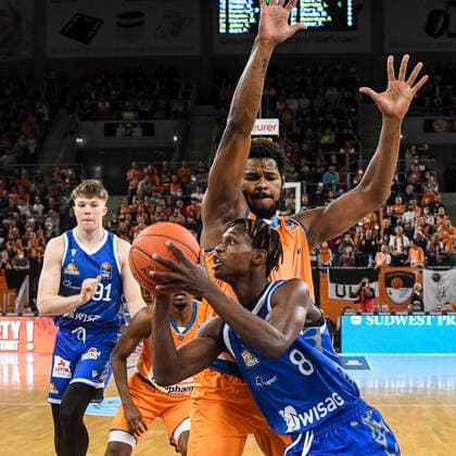 GER, BBL, ratiopharm Ulm vs Fraport Skyliners 30 10 2021, ratiopharm arena, New Ulm, GER, BBL, ratiopharm Ulm vs Fraport Skyliners, pictured Cristiano Felicio Ulm, 1 , Brancou Badio Fraport, 8 nordphotoxGmbHx xHafner nph00200