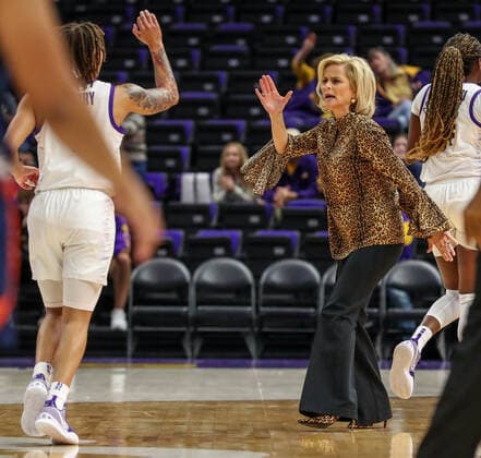 October 30, 2021: LSU Head Coach Kim Mulkey celebrates with her players as they come off the court during a time out during NCAA, College League, USA Women s Basketball action between the Langston Lions and the LSU Tigers at the Pete Maravich Assembly Center in Baton Rouge, LA. CSM Baton Rouge USA - ZUMAc04_ 20211030_zaf_c04_421 Copyright: xJonathanxMailhesx