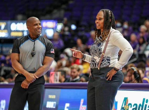 October 30, 2021: Langston s Head Coach Elaine Powell talks with an official during NCAA, College League, USA Women s Basketball action between the Langston Lions and the LSU Tigers at the Pete Maravich Assembly Center in Baton Rouge, LA. CSM Baton Rouge USA - ZUMAc04_ 20211030_zaf_c04_430 Copyright: xJonathanxMailhesx