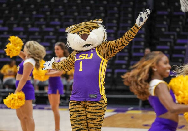 October 30, 2021: LSU s Mike the Tiger mascot cheers on the crowd during NCAA, College League, USA Women s Basketball action between the Langston Lions and the LSU Tigers at the Pete Maravich Assembly Center in Baton Rouge, LA. CSM Baton Rouge USA - ZUMAc04_ 20211030_zaf_c04_433 Copyright: xJonathanxMailhesx