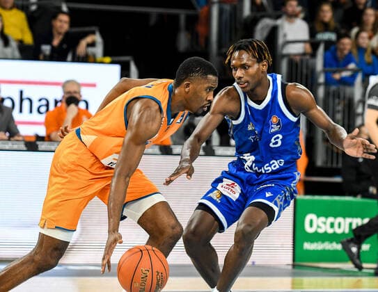 GER, BBL, ratiopharm Ulm vs Fraport Skyliners 30 10 2021, ratiopharm arena, New Ulm, GER, BBL, ratiopharm Ulm vs Fraport Skyliners, pictured Brancou Badio Fraport, 8 trying to stop Semaj Christon Ulm, 0. nordphotoxGmbHx xHafner nph00200