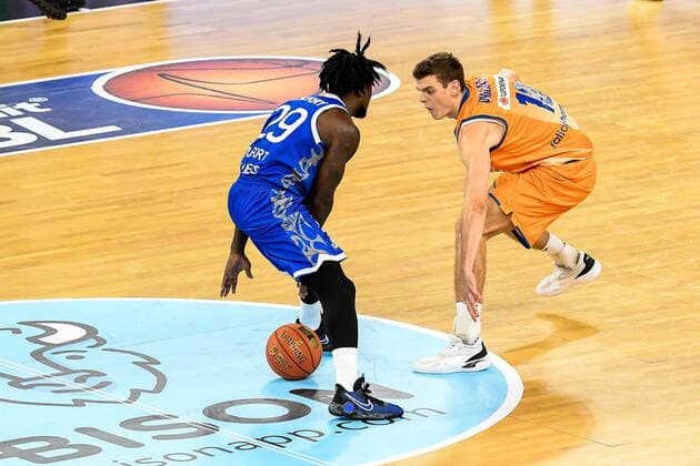 GER, BBL, ratiopharm Ulm vs Fraport Skyliners 30 10 2021, ratiopharm arena, New Ulm, GER, BBL, ratiopharm Ulm vs Fraport Skyliners, pictured Will Cherry Fraport, 29 , Christoph Philipps Ulm, 10 nordphotoxGmbHx xHafner nph00200