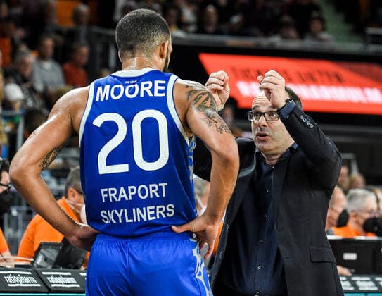 GER, BBL, ratiopharm Ulm vs Fraport Skyliners 30 10 2021, ratiopharm arena, New Ulm, GER, BBL, ratiopharm Ulm vs Fraport Skyliners, pictured Rasheed Moore Fraport, 20 , Diego Ocampo Fraport. nordphotoxGmbHx xHafner nph00200