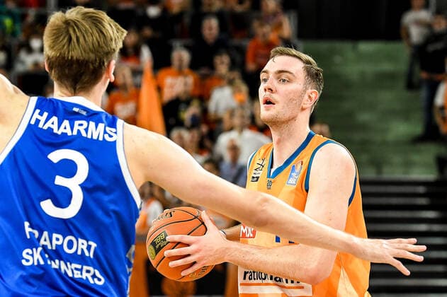 GER, BBL, ratiopharm Ulm vs Fraport Skyliners 30 10 2021, ratiopharm arena, New Ulm, GER, BBL, ratiopharm Ulm vs Fraport Skyliners, pictured Matt Haarms Fraport, 3 , Philipp Herkenhoff Ulm, 14 nordphotoxGmbHx xHafner nph00200