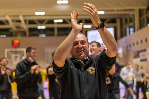 wiha Panthers Schwenningen celebrates victory Kirchheim Knights vs wiha Panthers Schwenningen, 2 Basketball Bundesliga, Pro A, Barmer 2 Basketball, Matchday 7, Season 2021 2022, 30 10 2021 Kirchheim Knights vs wiha Panthers Schwenningen, 2 Basketball Bundesliga, Pro A, Barmer 2 Basketball, Matchday 7, Season 2021 2022, 30 10 2021 Kirchheim unter Teck Copyright: xNinaxSanderx xEibnerxPressefotox EP_NSR