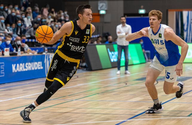 Ryan Mikesell Tigers Tuebingen, 33 ¨¨Tigers Tuebingen vs PS Karlsruhe Lions, 2 Basketball, Bundesliga, Pro A, Barmer 2 Basketball, Matchday 7, Season 2021 2022, 30 10 2021, ¨¨ Tigers Tuebingen PS Karlsruhe Lions, Basketball, 2 Bundesliga, Barmer 2 Basketball, Matchday 7, Season 2021 2022, 30 10 2021 Karlsruhe. Copyright: xDennisxDuddek xEibnerxPressefotox EP_DDK