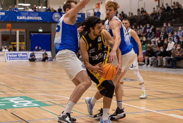 Erol Ersek Tigers Tuebingen, 11 ¨¨Tigers Tuebingen vs PS Karlsruhe Lions, 2 Basketball, Bundesliga, Pro A, Barmer 2 Basketball, Matchday 7, Season 2021 2022, 30 10 2021, ¨¨ Tigers Tuebingen PS Karlsruhe Lions, Basketball, 2 Bundesliga, Barmer 2 Basketball, Matchday 7, Season 2021 2022, 30 10 2021 Karlsruhe. Copyright: xDennisxDuddek xEibnerxPressefotox EP_DDK
