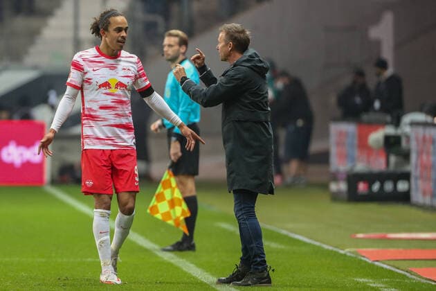 Football 1 Bundesliga 10 Matchday Eintracht Frankfurt RB Leipzig on 30 10 2021 at Deutsche Bank Park in Frankfurt Coach Jesse Marsch Leipzig gives instructions to Yussuf Poulsen Leipzig. UR