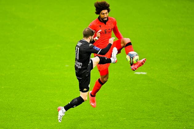 Jimmy Cabot (Angers) vs Bonfim Dante (Nice) FOOTBALL : SCO Angers vs OGC Nice - Ligue1 uber eats J12 - 31 10 2021 JBAutissier Panoramic 