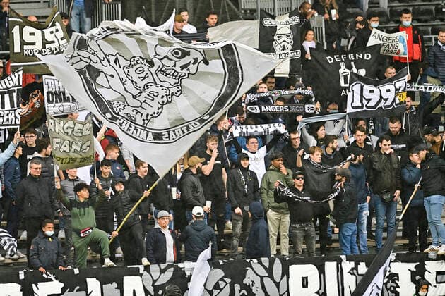 Supporters du SCO Angers - ambiance FOOTBALL : SCO Angers vs OGC Nice - Ligue1 uber eats J12 - 31 10 2021 JBAutissier Panoramic 