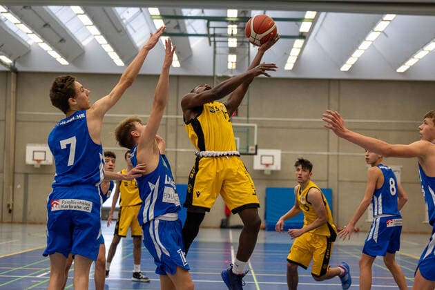 Krans Kemajou Young Tigers Tuebingen, 10 ¨¨Young Tigers Tuebingen vs PS Karlsruhe Lions, basketball, youth basketball Bundesliga, JBBL, preliminary round group 7, matchday 5, season 2021 2022, 31 10 2021, ¨¨ Young Tigers Tuebingen PS Karlsruhe Lions, basketball, youth Bundesliga, youth basketball Bundeslige, matchday 5, season 2021 2022, 31 10 2021 Tuebingen. Copyright: xDennisxDuddek xEibnerxPressefotox EP_DDK