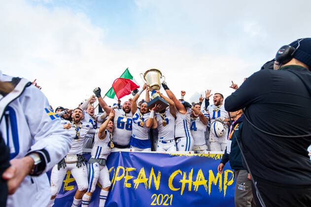 211031 Italys players cheer with the trophy during the European Championship final in American football between Sweden and Italy on October 31, 2021 in Malmö,  Copyright: NICLASxJÖNSSON BB211031NO041