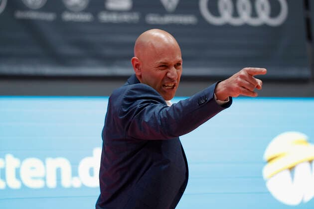31 10 2021, Basketball, BBL, Hauptrunde 2021 2022, s Oliver Wuerzburg Jobstairs Giessen 46ers, GER, Wuerzburg, s Oliver Arena Bild v li Headcoach Denis Wucherer s Oliver Wuerzburg Copyright: HMBxMedia xHeikoxBecker