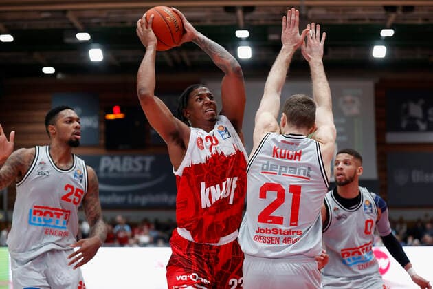 31 10 2021, Basketball, BBL, Hauptrunde 2021 2022, s Oliver Wuerzburg Jobstairs Giessen 46ers, GER, Wuerzburg, s Oliver Arena Picture from left Phillip Fayne II JobStairs GIESSEN 46ers , Desi Rodriguez s Oliver Wuerzburg , Florian Koch JobStairs GIESSEN 46ers and Kendale McCullum JobStairs GIESSEN 46ers Copyright: HMBxMedia xHeikoxBecker