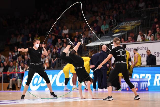 BG Göttingen EWE Baskets Oldenburg 31 10 2021, Basketball Bundesliga, season 2021 2022, 6 matchday, BG Göttingen EWE Baskets Oldenburg Rope Skipping Göttingen Lower Saxony Germany