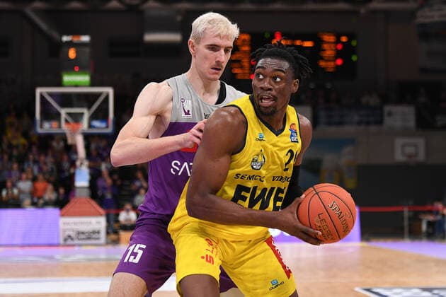 BG Göttingen EWE Baskets Oldenburg 31 10 2021, Basketball Bundesliga, 2021 2022 season, Matchday 6, BG Göttingen EWE Baskets Oldenburg Oldenburgs Tai Odiase r plays Göttingens Philipp Hartwich Göttingen Lower Saxony Germany.