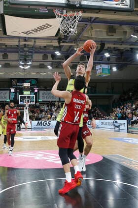 6 Matchday of the easyCredit BBL Basketball Bundesliga at Oberfrankenhalle in Bayreuth Season 2021 2022 Medi Bayreuth vs FC Bayern München Andreas Seiferth Medi Bayreuth 11 right Nihad Dedovic FC Bayern München14 left